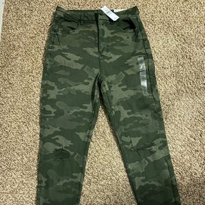 American Eagle Camo Cury Super Hi-Rise Jeggings!